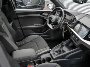 Audi A1 2.0 TFSI S line NAVI LED EINPARKHIL Bild 4
