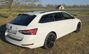 Skoda Superb Superb Combi 2.0 TDI 4x4 DSG Ambition Bild 2