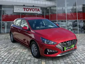 Hyundai i30 1.5 Selected Kombi mit wenig KM*Top gepflegt Bild 5