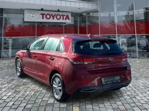 Hyundai i30 1.5 Selected Kombi mit wenig KM*Top gepflegt Bild 3