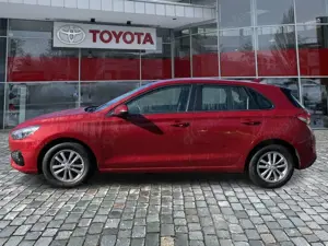 Hyundai i30 1.5 Selected Kombi mit wenig KM*Top gepflegt Bild 2