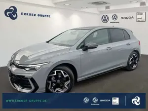 Volkswagen Golf VIII 1.5 eTSI DSG R-Line AHK+PANO+360°KAM+