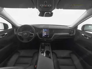 Volvo XC60 T6 AWD Plus Dark 20"+HK+VOLL-LED+ACC+360° Bild 3