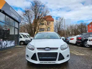 Ford Focus Turnier Titanium 1.0*Tüv*Navi*Klima*1.Hand Bild 2