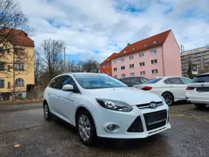 Ford Focus Turnier Titanium 1.0*Tüv*Navi*Klima*1.Hand Bild 4