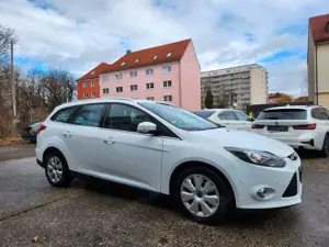 Ford Focus Turnier Titanium 1.0*Tüv*Navi*Klima*1.Hand Bild 5