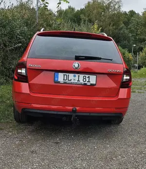 Skoda Octavia Combi 2.0 TDI DSG Premium Edition Bild 3