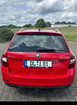 Skoda Octavia Combi 2.0 TDI DSG Premium Edition Bild 5
