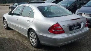Mercedes-Benz E 220 CDI*PDC*AUTO*TEMPO*GSD*SHZ*NAVI*TOP!!! Bild 4