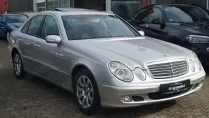 Mercedes-Benz E 220 CDI*PDC*AUTO*TEMPO*GSD*SHZ*NAVI*TOP!!! Bild 3