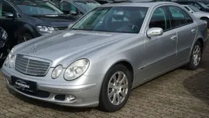 Mercedes-Benz E 220 CDI*PDC*AUTO*TEMPO*GSD*SHZ*NAVI*TOP!!! Bild 2