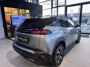 Peugeot 2008 GT Hyb 145 DSC Navi Alwetter Kamera vorn+hinten Bild 4