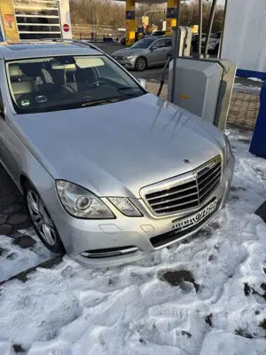 Mercedes-Benz E 200 E-Klasse T-Modell T CGI BlueEFFICIENCY Automatik Avantgarde Bild 4