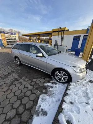 Mercedes-Benz E 200 E-Klasse T-Modell T CGI BlueEFFICIENCY Automatik Avantgarde Bild 3