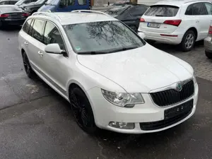 Skoda Superb Combi Elegance~DSG~LEDER~XENON~EU5