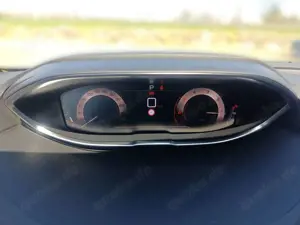 Peugeot 3008 1.5 BlueHDi 130 EAT8 GT Navi PDC LED LM Bild 5