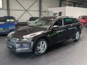 Skoda Superb Combi 2.0 TDI DSG Style 8-fach 1.Hand