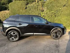 Peugeot 2008 Hybrid 136 e-DSC Allure Bild 3