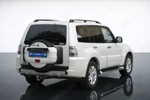 Mitsubishi Pajero 3.2 DI-D Edition 30*1 HD*7SITZER*LEDER*SH Bild 5