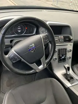 Volvo XC60 Momentum 2WD Bild 2
