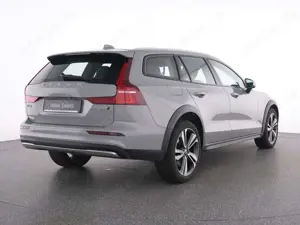Volvo V60 Cross Country B4 AWD Plus+WINTERPAK+RFK+19 Bild 3