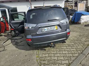 Mitsubishi Outlander 2.2 DI-D 4WD TC-SST Intense Bild 3