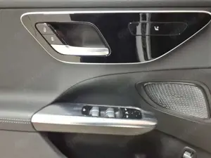 Mercedes-Benz C 300 C 300 d 9G- Ava DIS AssiPL BusiP KomfP Bild 4