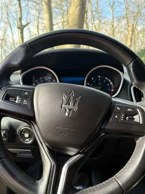 Maserati Ghibli Automatik Bild 3