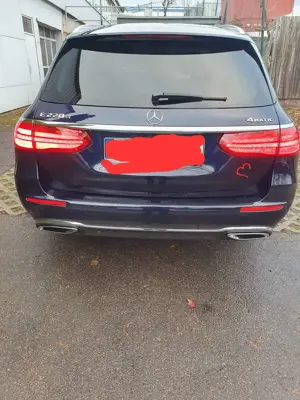 Mercedes-Benz E 220 E 220 d 4Matic T 9G-TRONIC Exclusive Bild 2