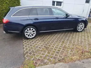 Mercedes-Benz E 220 E 220 d 4Matic T 9G-TRONIC Exclusive Bild 4