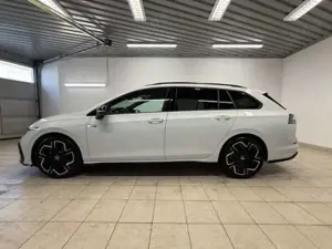 Volkswagen Golf VIII Variant 1.5 DSG R-Line 5 Jahre Garanti Bild 3