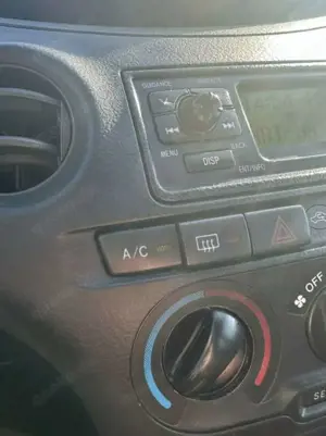 Toyota Yaris 1.0i Linea Terra GPS Bild 4