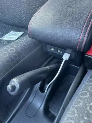 Toyota Yaris 1.0i Linea Terra GPS Bild 3