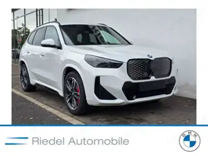 BMW iX1 xDrive30 Navi Tempom.aktiv Panoramadach Bluetooth