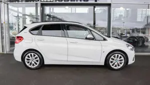 BMW 225 XE IPERFORMANCE *NAVI*PDC*SHZ*TEMPOMAT* Bild 4