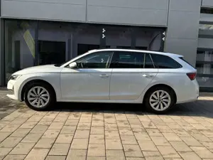 Skoda Octavia Combi 1.5 eTSI DSG Selection LED+ACC+AHK