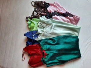 Konvolut feine Nachthemden