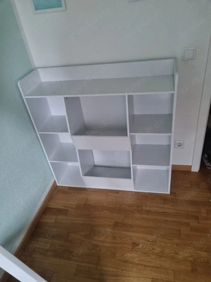 Weißes Regal 