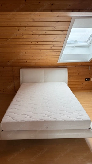 Zeitloses Polsterbett