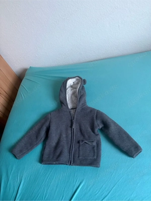 Graue Kinderjacke mit Kapuze Größe 80 kaum getragen