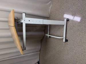 Steh-Rednerpult vestellbar und fahrbar