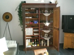 Antiker Schrank aus massivem Kirschbaumholz, ca.100 Jahre alt Bild 2