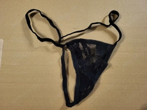 schwarzer String Tanga Größe M bis L 