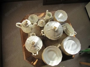 Service Porzellan Elfenbein, Goldrand, markiert Bavaria