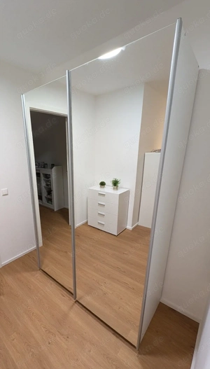 Schwebetürenschrank mit Spiegeltüren   Alpinweiß, 136 cm breit