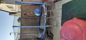 Trampolingerüst zu verkaufen.