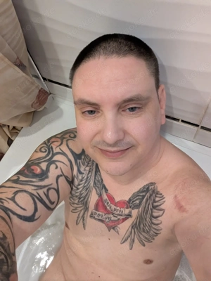 Biete erholsame Ganzkörpermassage mit Happy End für Mann, Frau, und Paare gegen ein Trinkgeld