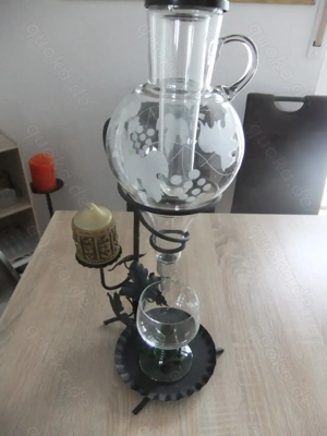  Weindekanter mit Glas und kerze