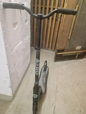 Aero Scooter Black Klapproller