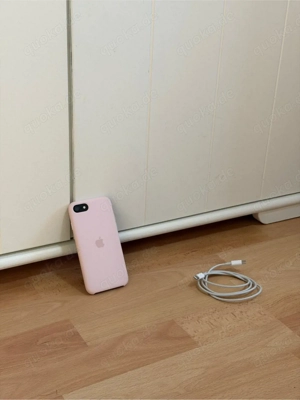 iPhone SE (2020) 128 GB   95 % Akku, sehr guter Zustand, voll funktionsfähig